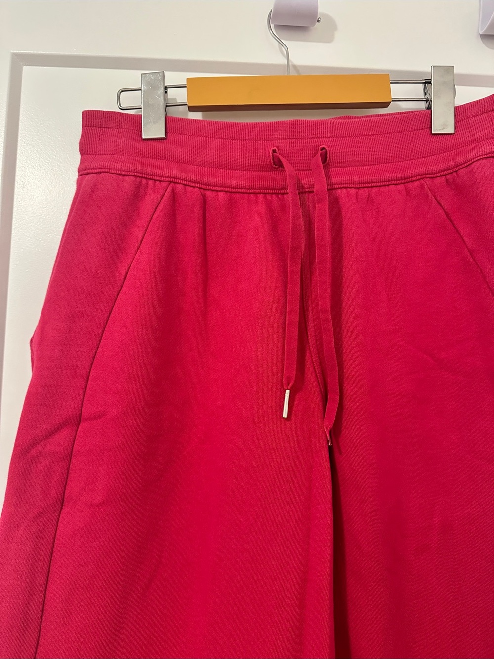 Lululemon Scuba Mid-Rise Wide-Leg Pant in
Passionate Pink Size Large - Picture 5 of 10